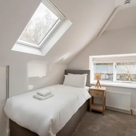 3 Bed In Market Place Oc-lr106 Apartment *