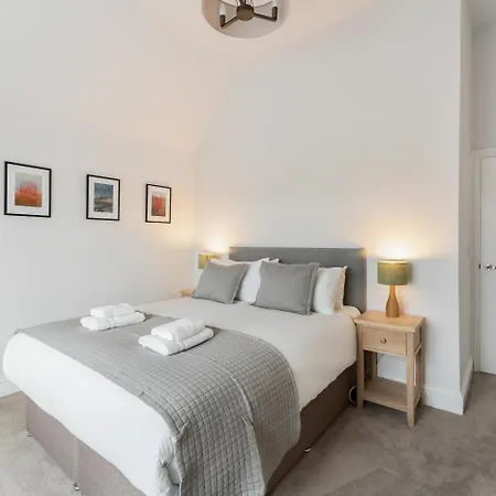 3 Bed In Market Place Oc-lr106 Apartment *