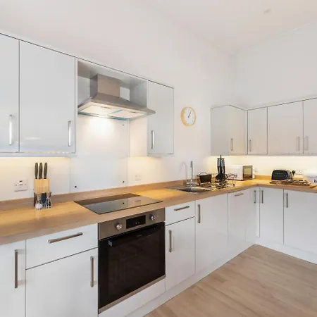 3 Bed In Market Place Oc-lr106 *