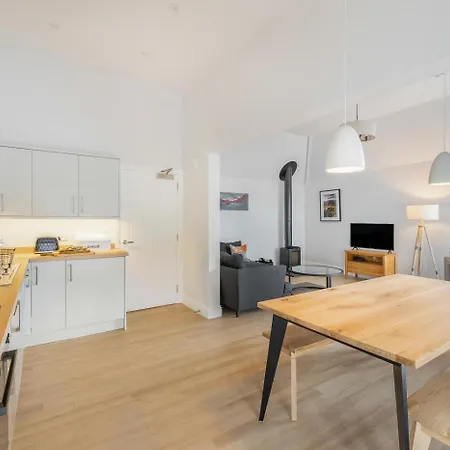 3 Bed In Market Place Oc-lr106
